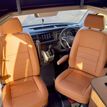 ATLAS PLUS+ drivers and passenger seats swivelled